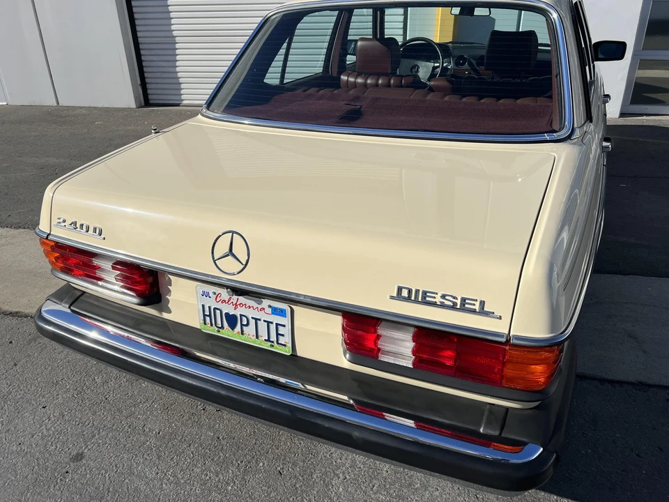 1983 Mercedes-Benz W123 Sedan - Image 30 of 31
