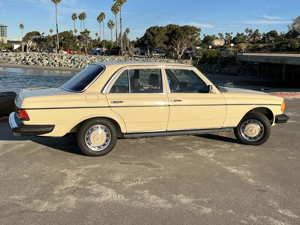 1983 Mercedes-Benz W123 Sedan - Image 2 of 31