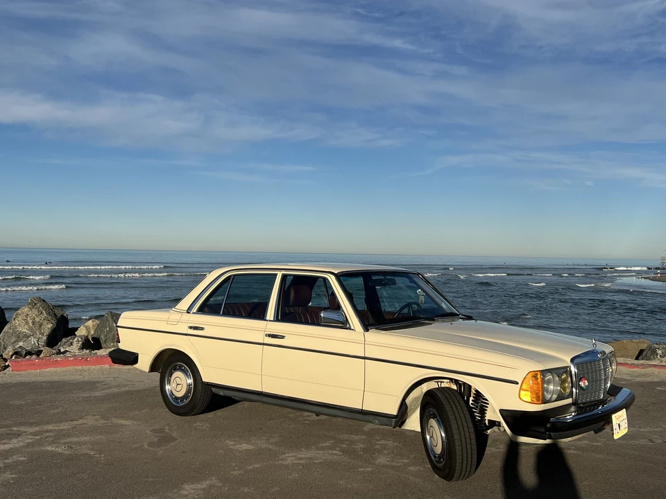 1983 Mercedes-Benz W123 Sedan - Image 4 of 31