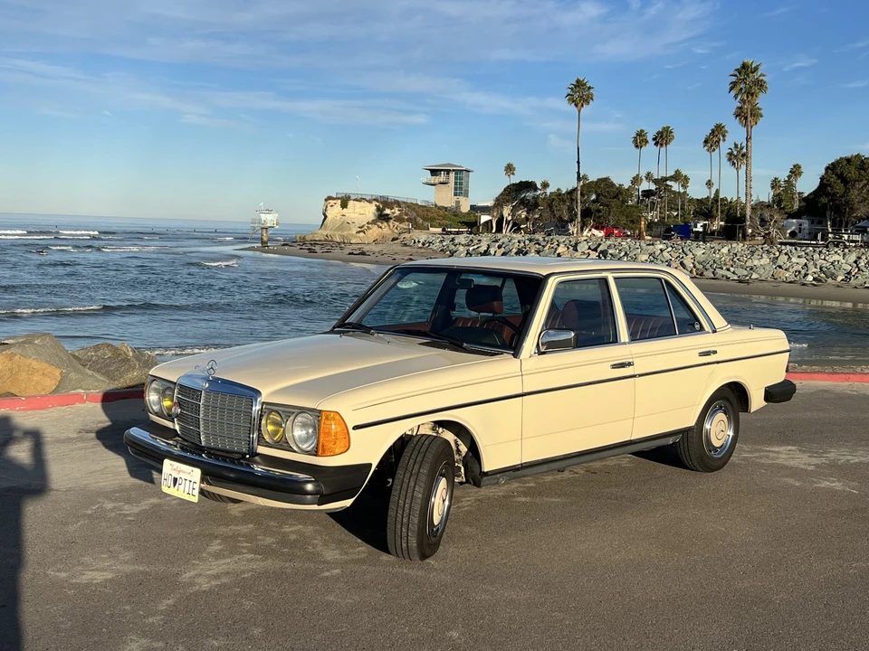 1983 Mercedes-Benz W123 Sedan - Image 15 of 31