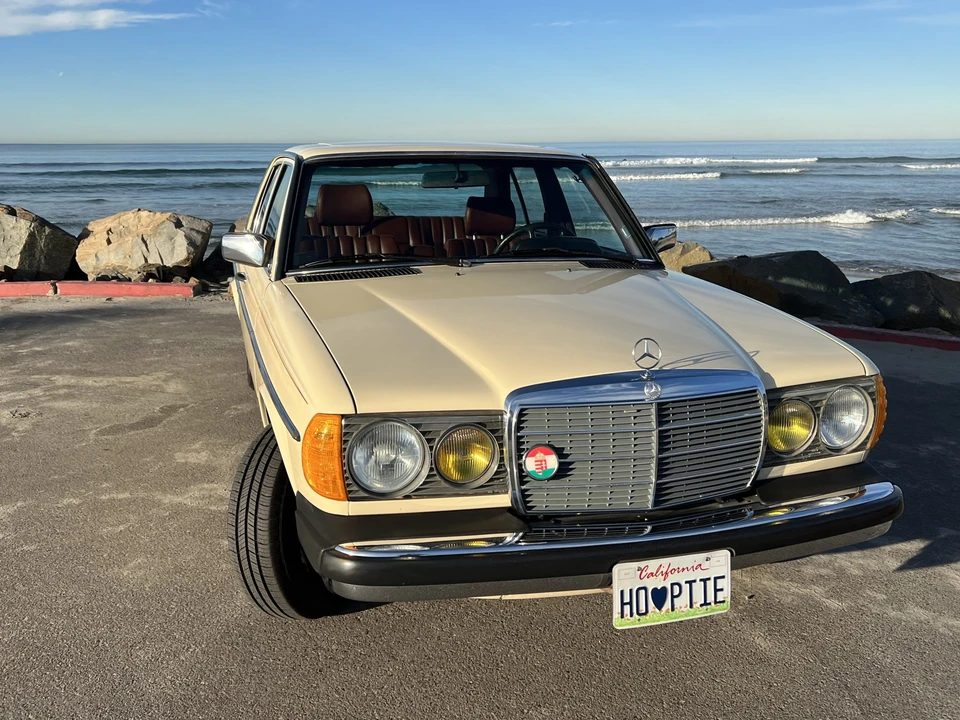 1983 Mercedes-Benz W123 Sedan - Image 7 of 31