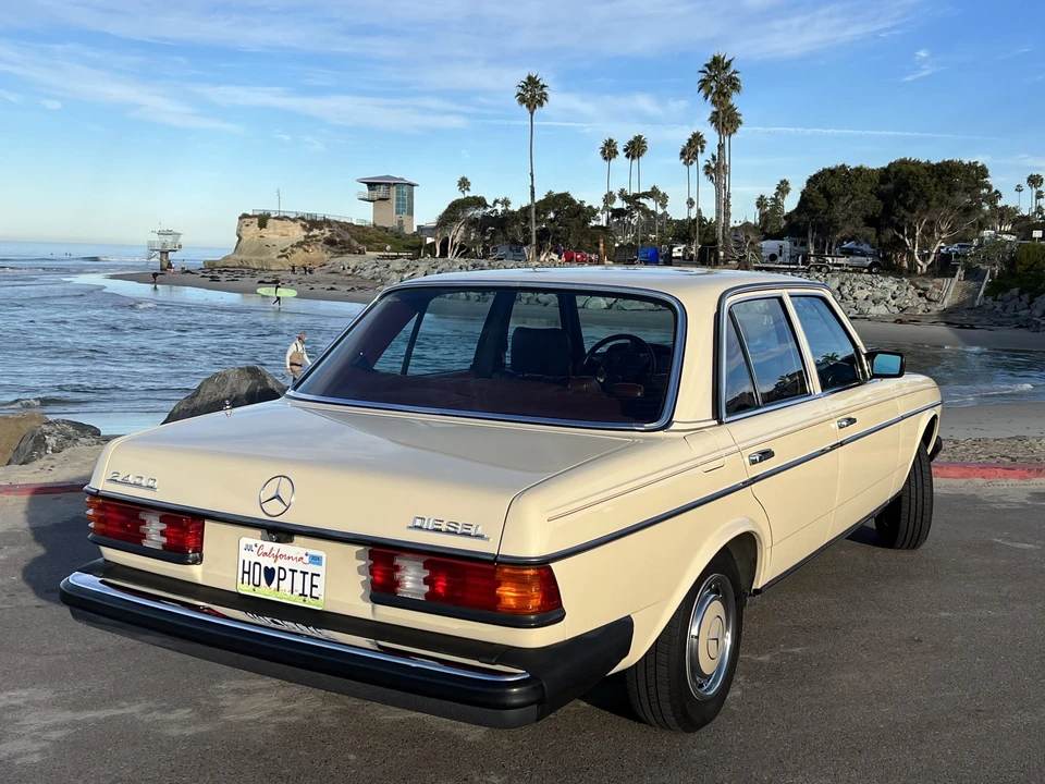 1983 Mercedes-Benz W123 Sedan - Image 25 of 31