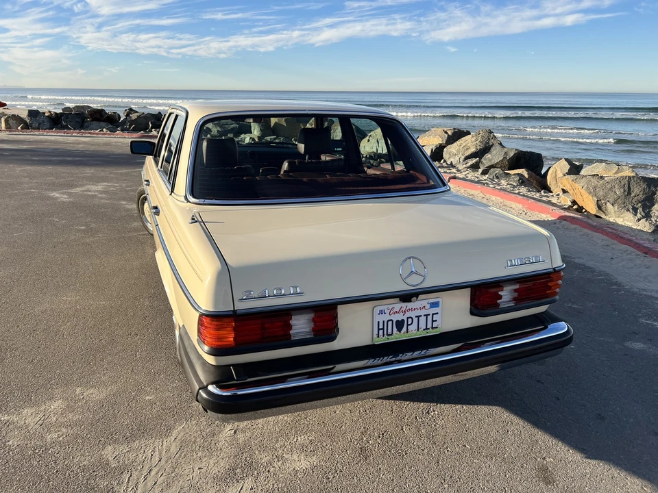 1983 Mercedes-Benz W123 Sedan - Image 20 of 31