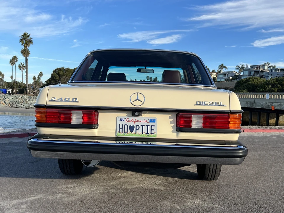 1983 Mercedes-Benz W123 Sedan - Image 23 of 31