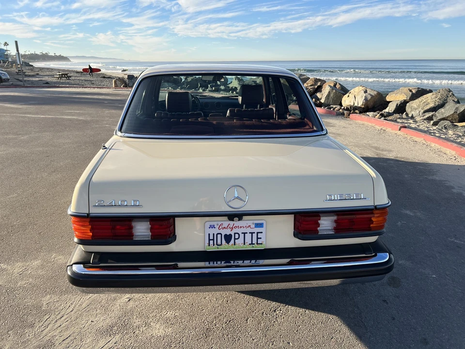 1983 Mercedes-Benz W123 Sedan - Image 21 of 31