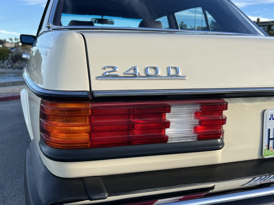 1983 Mercedes-Benz W123 Sedan - Image 31 of 31