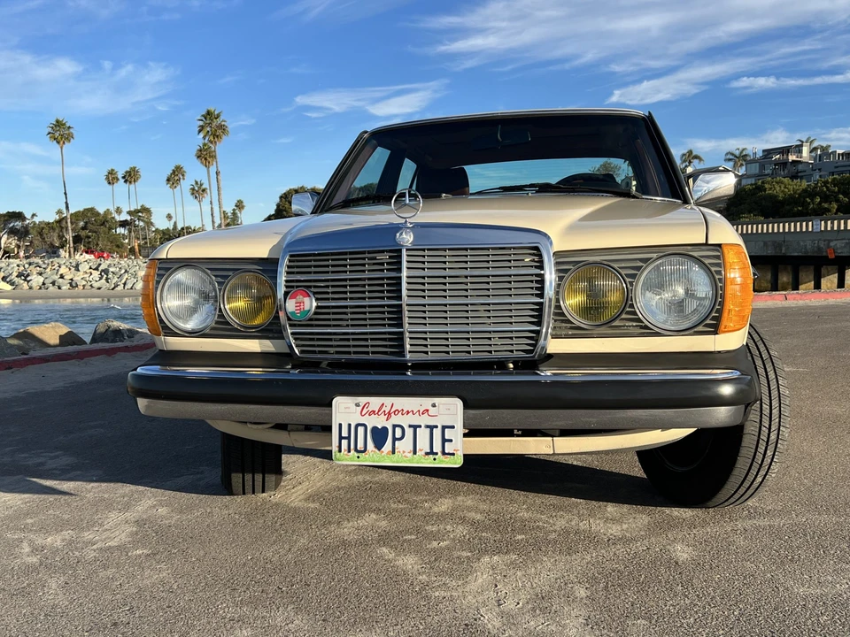 1983 Mercedes-Benz W123 Sedan - Image 11 of 31