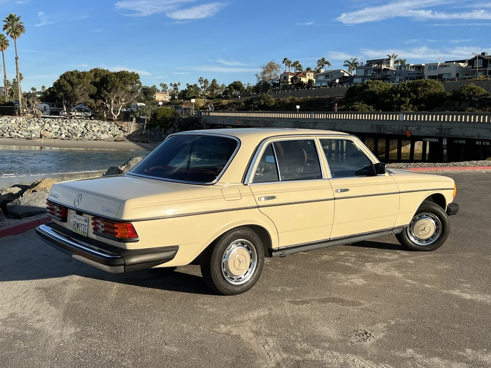 1983 Mercedes-Benz W123 Sedan - Image 27 of 31