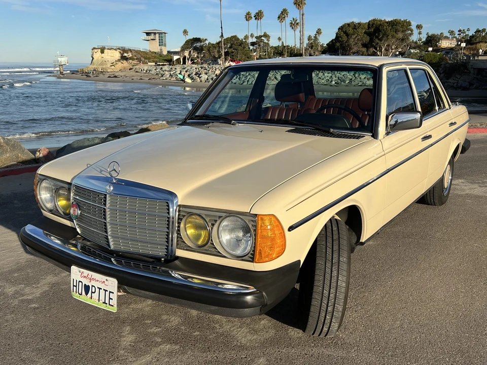 1983 Mercedes-Benz W123 Sedan - Image 14 of 31