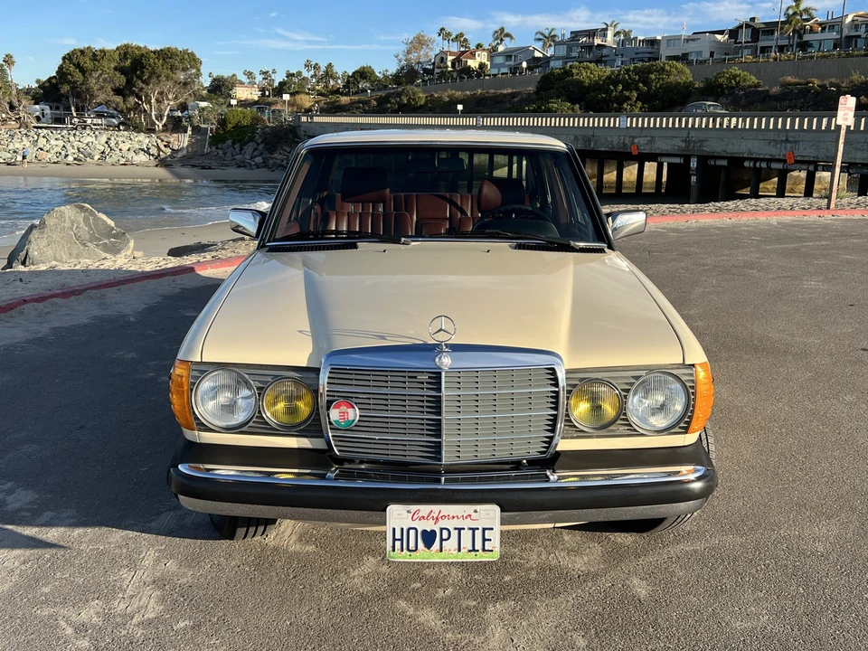 1983 Mercedes-Benz W123 Sedan - Image 10 of 31