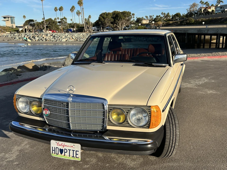 1983 Mercedes-Benz W123 Sedan - Image 12 of 31