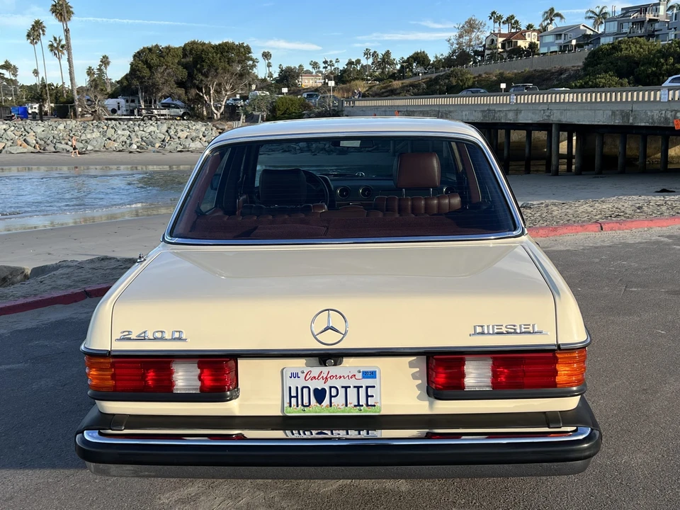 1983 Mercedes-Benz W123 Sedan - Image 22 of 31