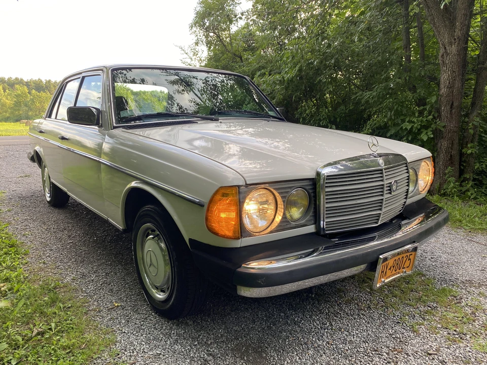 1983 Mercedes-Benz E-Class - Image 13 of 31
