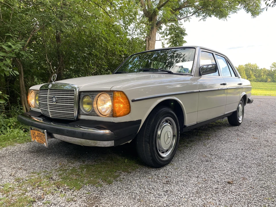 1983 Mercedes-Benz E-Class - Image 9 of 31