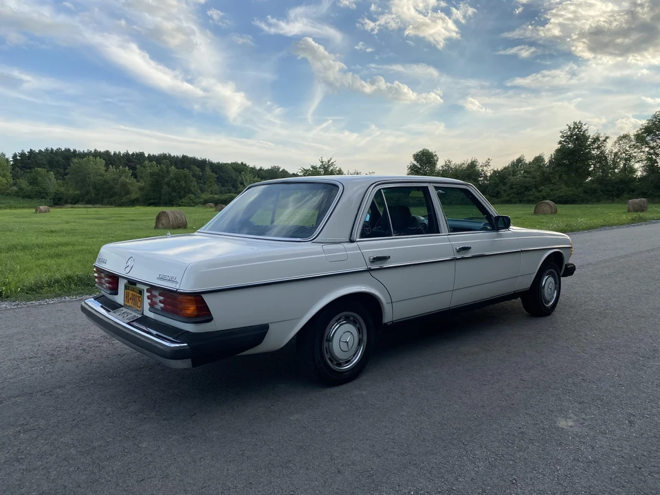 1983 Mercedes-Benz E-Class - Image 12 of 31