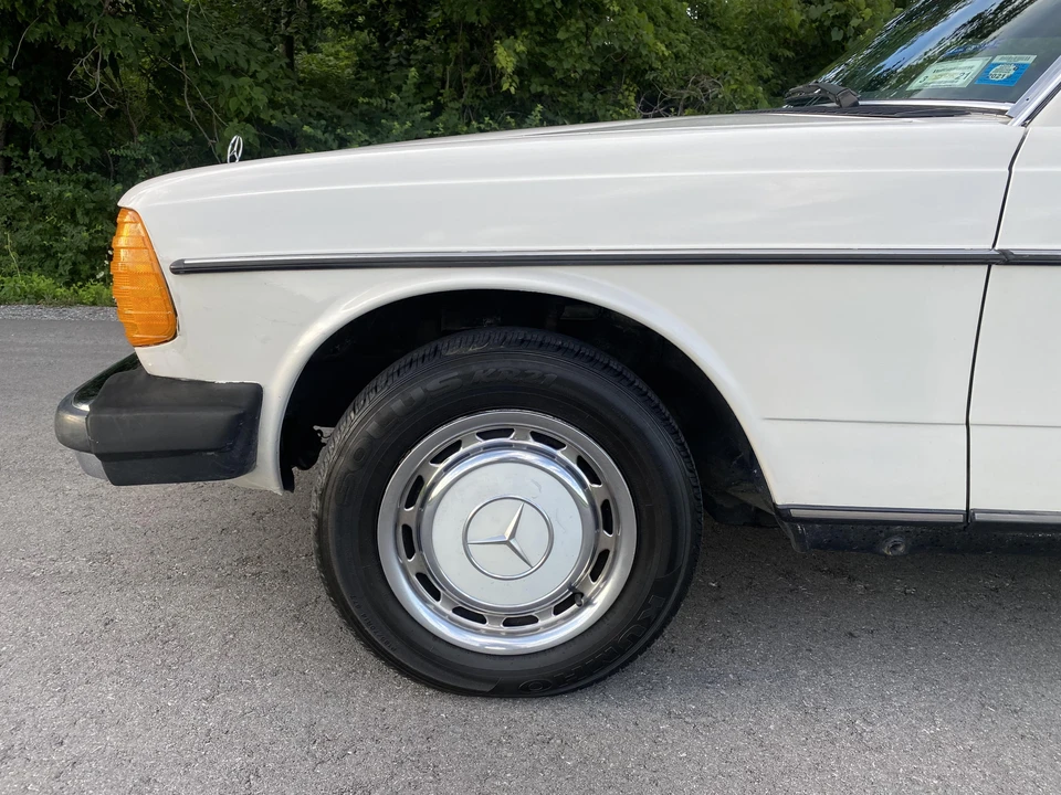 1983 Mercedes-Benz E-Class - Image 21 of 31