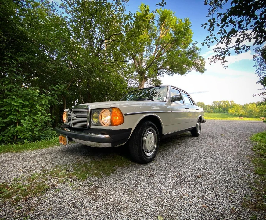 1983 Mercedes-Benz E-Class - Image 10 of 31