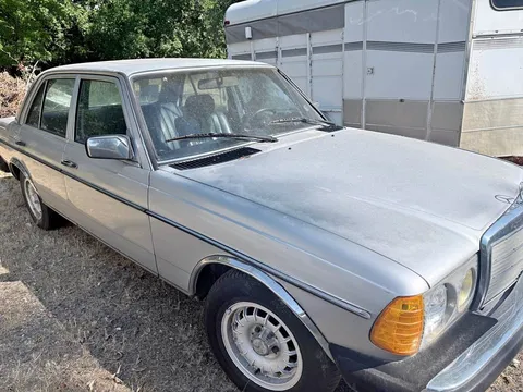 1983 Mercedes-Benz 300 D Sedan 4D