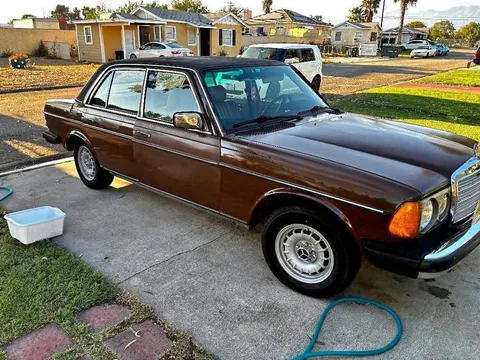1983 Mercedes-Benz 300D Sedan 4D