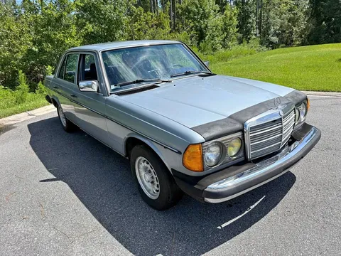 1983 Mercedes-Benz 300 D Sedan 4D