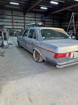1983 Mercedes-Benz 300 D Sedan 4D
