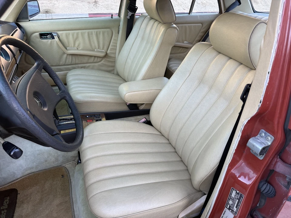 1983 Mercedes-Benz W123 Sedan - Image 28 of 31
