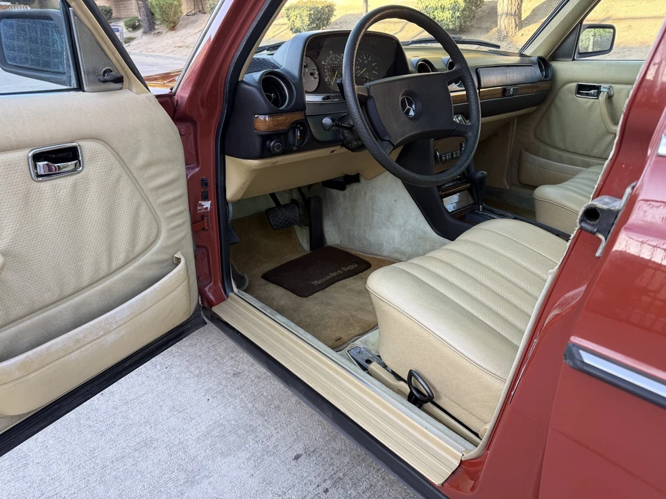 1983 Mercedes-Benz W123 Sedan - Image 24 of 31