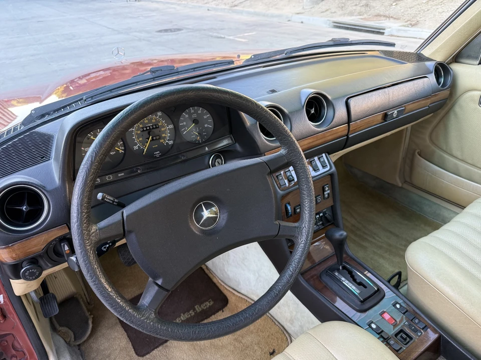 1983 Mercedes-Benz W123 Sedan - Image 30 of 31