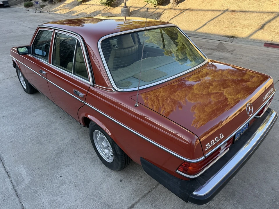 1983 Mercedes-Benz W123 Sedan - Image 14 of 31