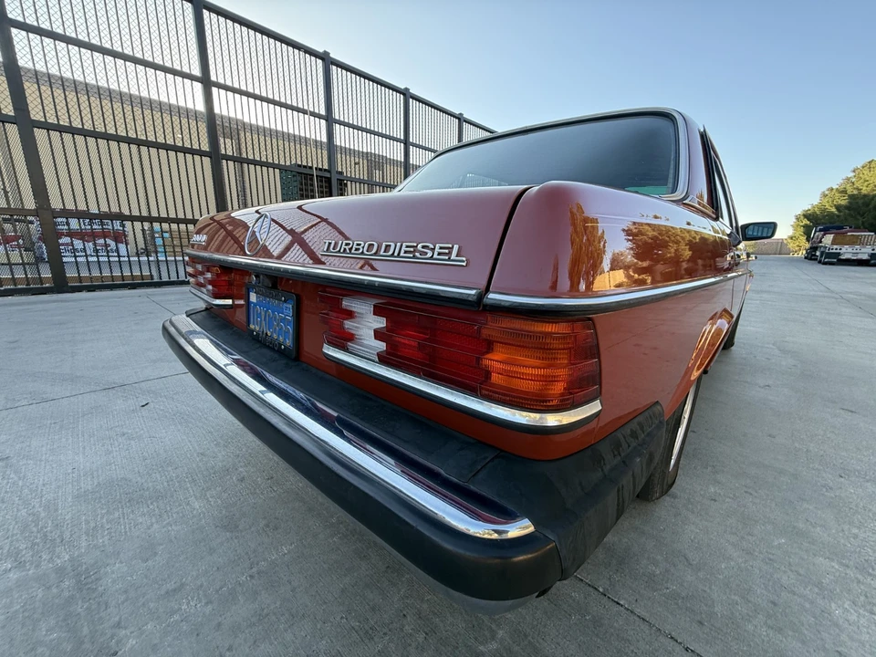 1983 Mercedes-Benz W123 Sedan - Image 21 of 31