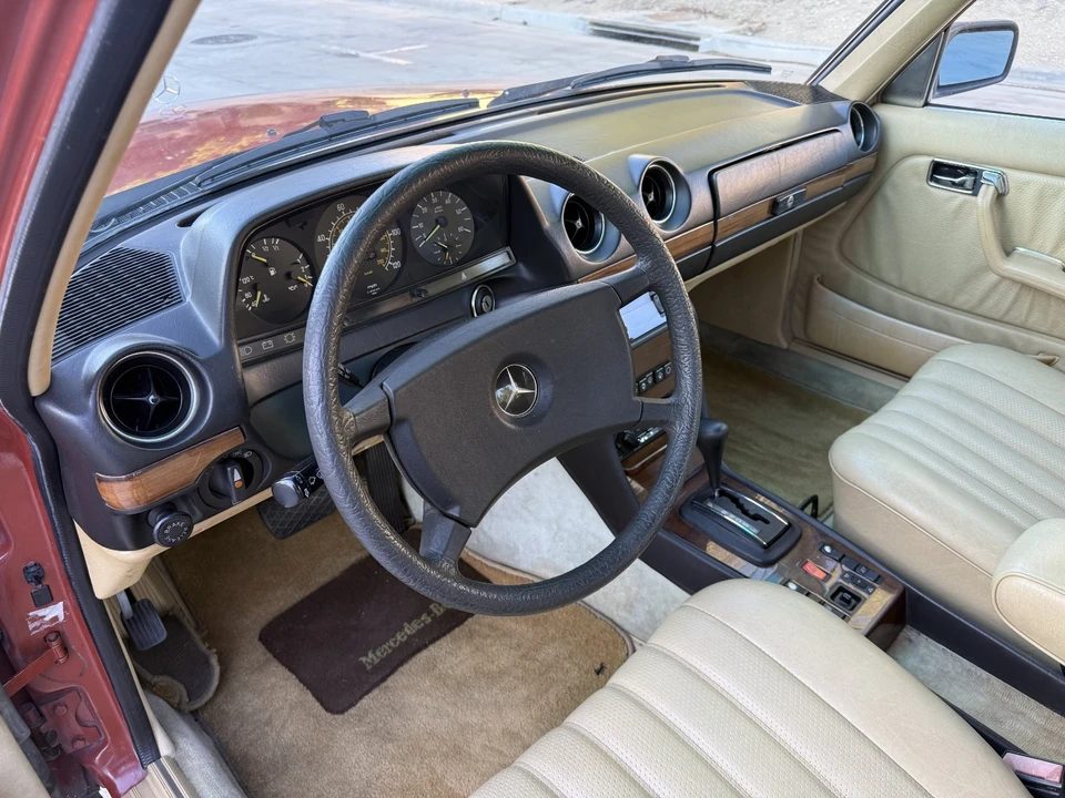 1983 Mercedes-Benz W123 Sedan - Image 27 of 31