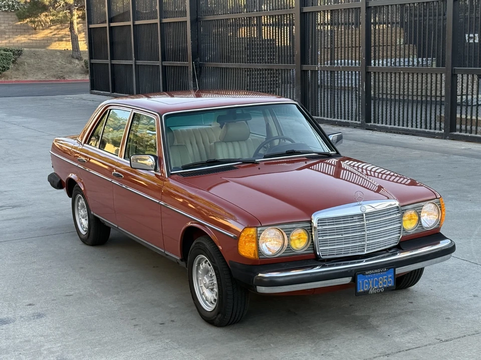 1983 Mercedes-Benz W123 Sedan - Image 5 of 31