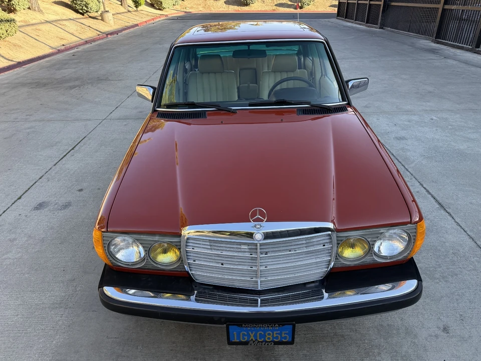 1983 Mercedes-Benz W123 Sedan - Image 10 of 31