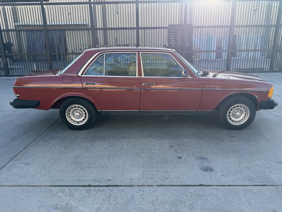 1983 Mercedes-Benz W123 Sedan - Image 15 of 31
