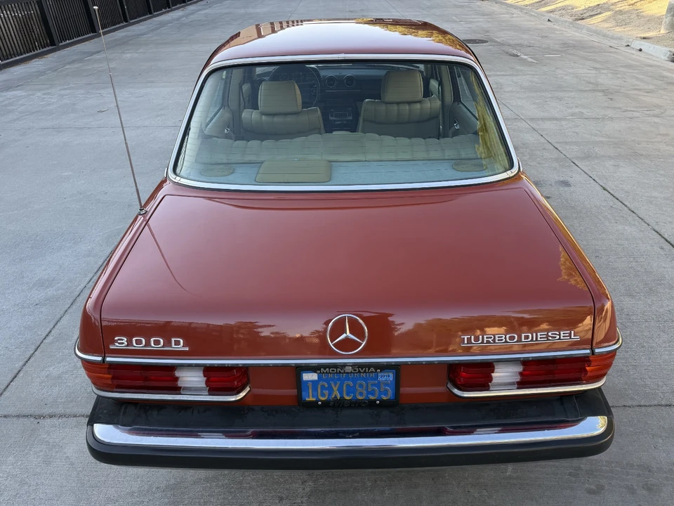 1983 Mercedes-Benz W123 Sedan - Image 13 of 31