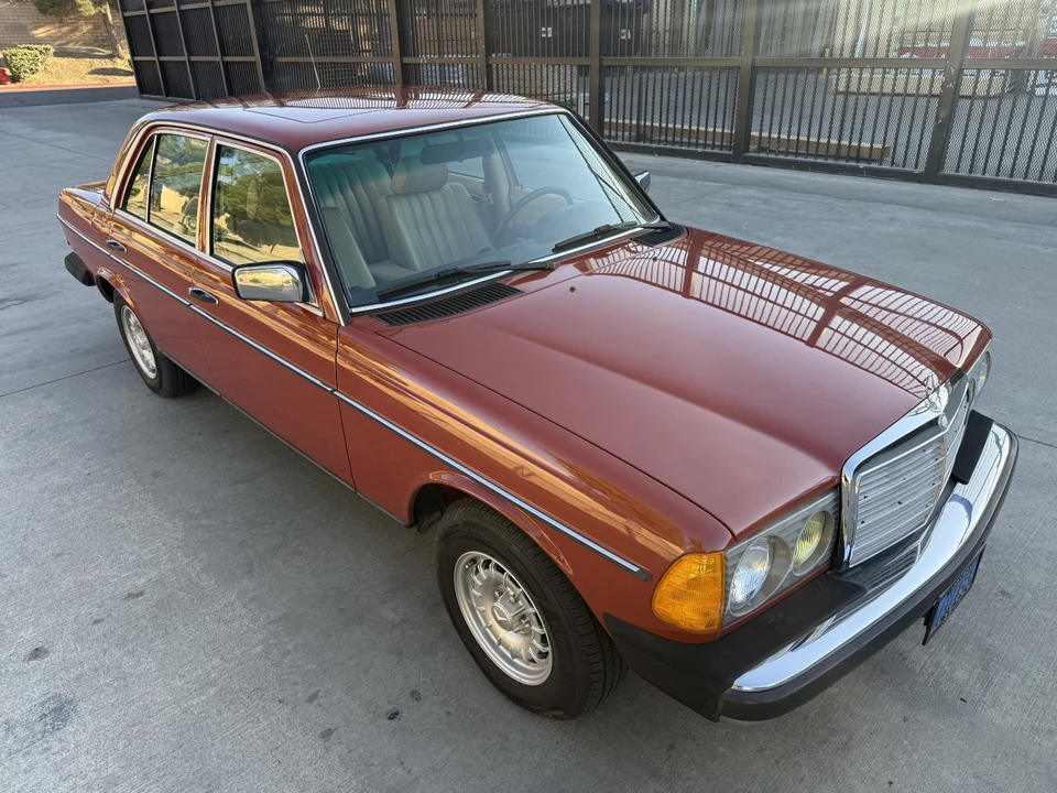 1983 Mercedes-Benz W123 Sedan - Image 11 of 31