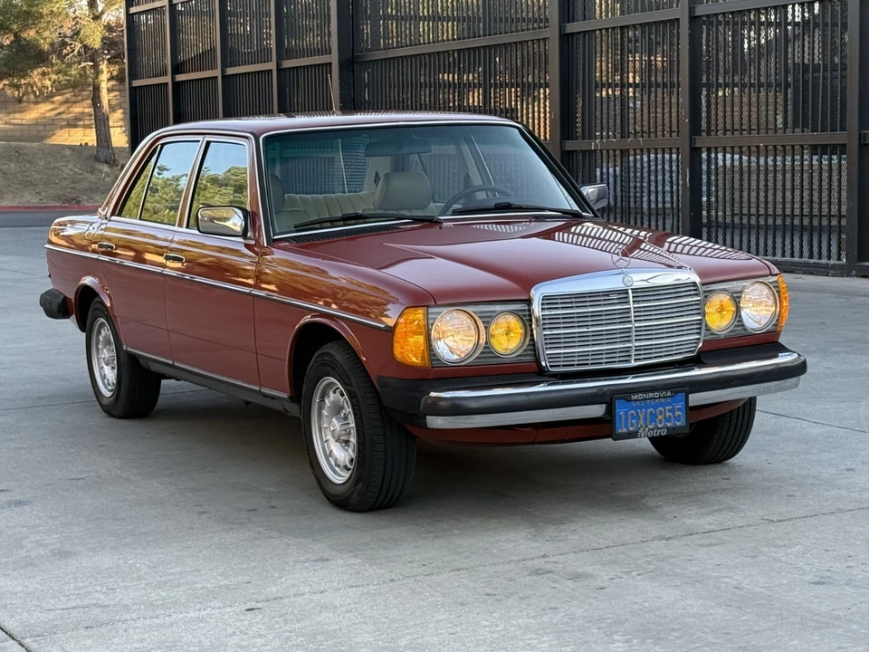 1983 Mercedes-Benz W123 Sedan - Image 3 of 31