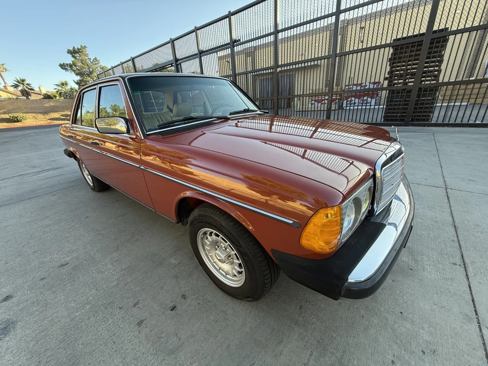 1983 Mercedes-Benz W123 Sedan - Image 19 of 31