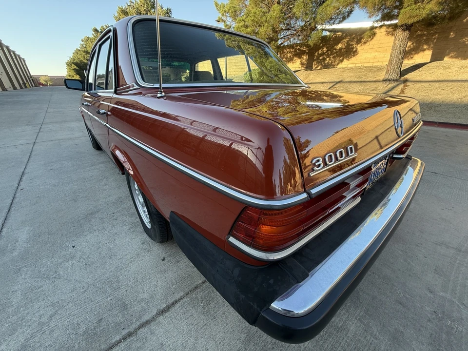 1983 Mercedes-Benz W123 Sedan - Image 23 of 31