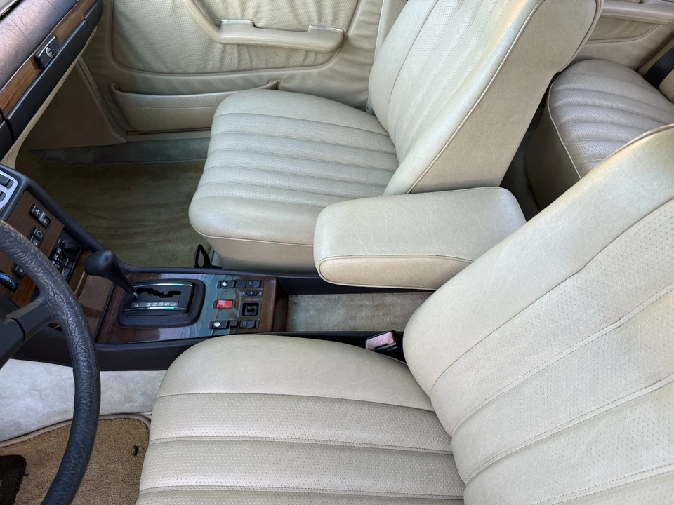 1983 Mercedes-Benz W123 Sedan - Image 29 of 31