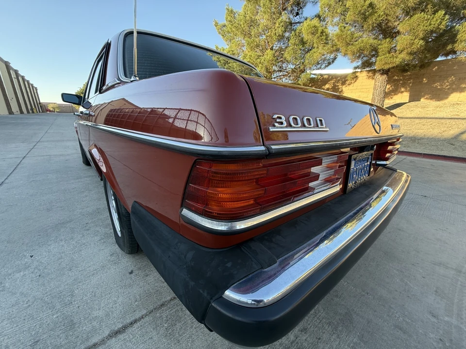 1983 Mercedes-Benz W123 Sedan - Image 22 of 31