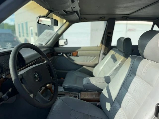 1983 Mercedes-Benz W123 Sedan - Image 10 of 16