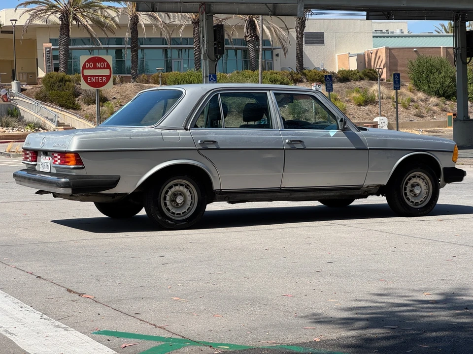 1983 Mercedes-Benz 190E - Image 23 of 31