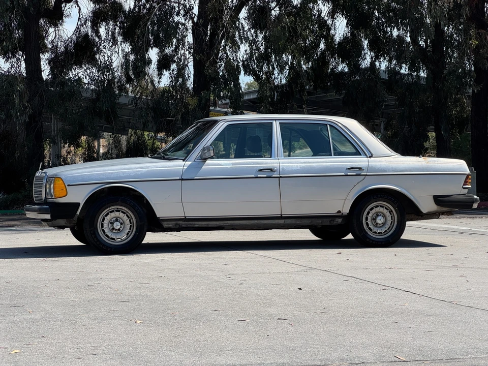 1983 Mercedes-Benz 190E - Image 14 of 31