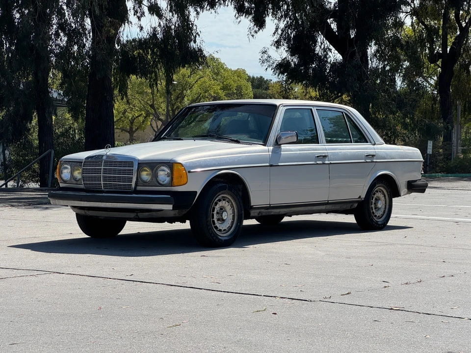 1983 Mercedes-Benz 190E - Image 10 of 31