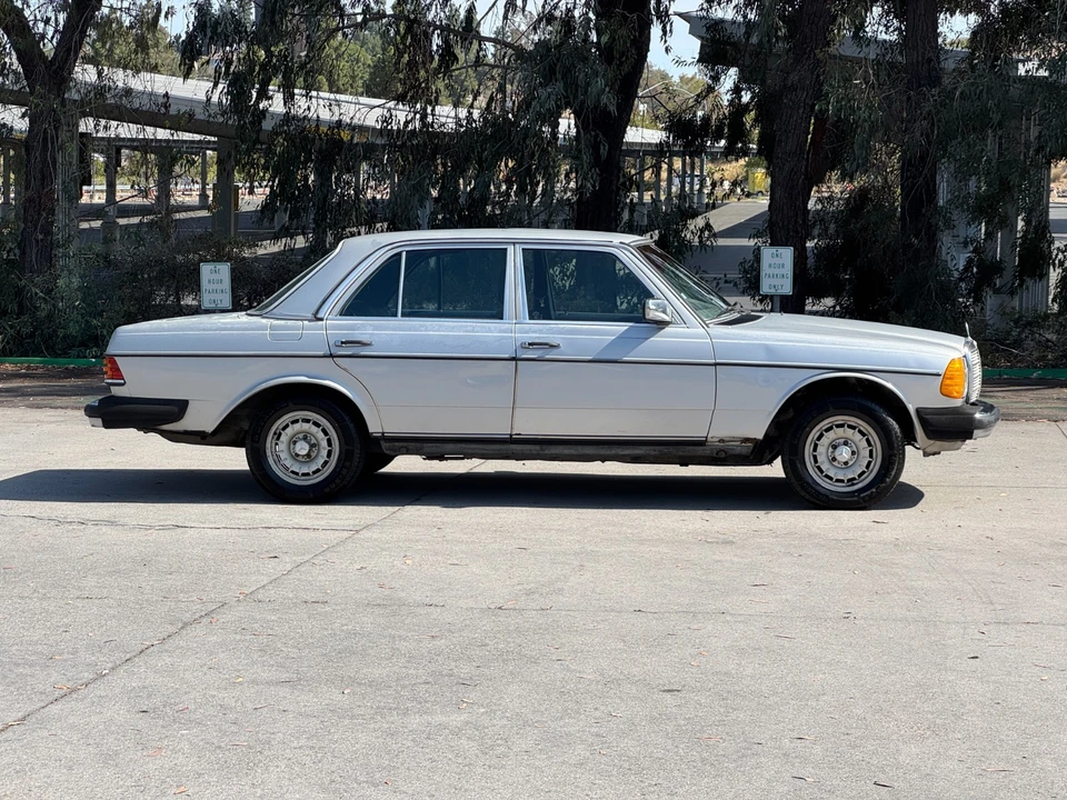 1983 Mercedes-Benz 190E - Image 2 of 31