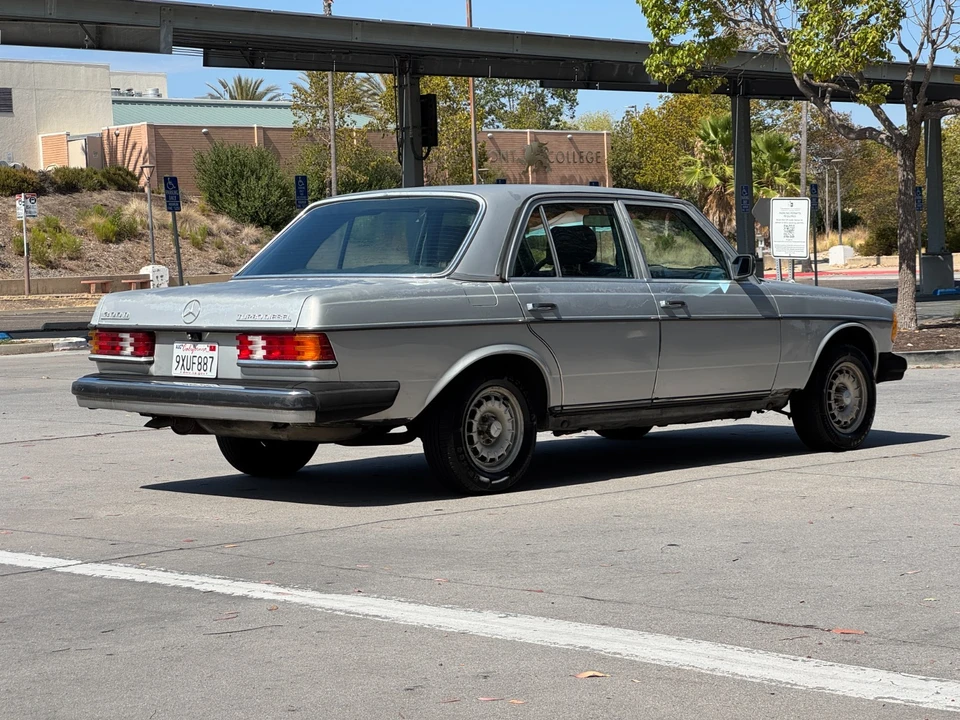 1983 Mercedes-Benz 190E - Image 22 of 31