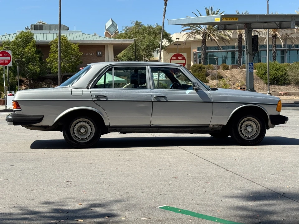 1983 Mercedes-Benz 190E - Image 6 of 31