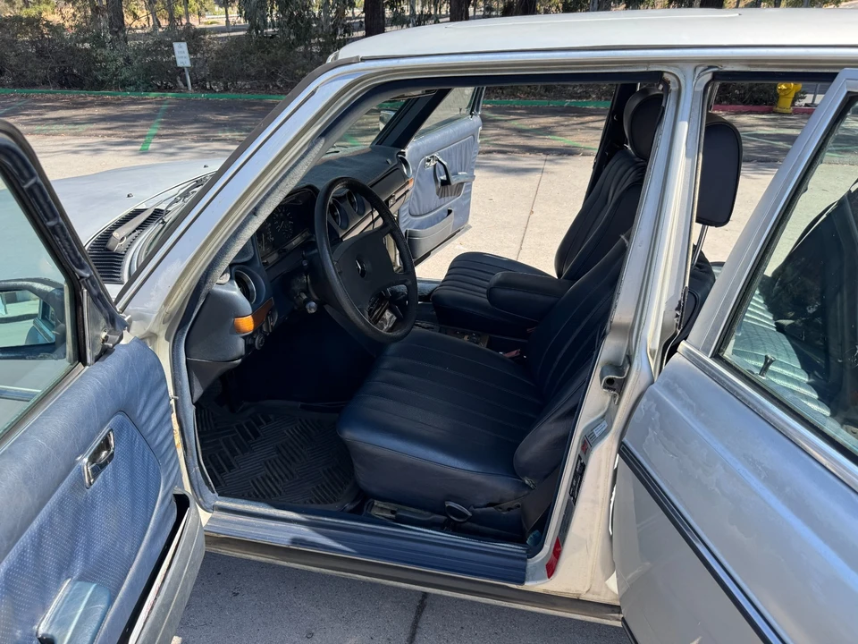 1983 Mercedes-Benz 190E - Image 30 of 31