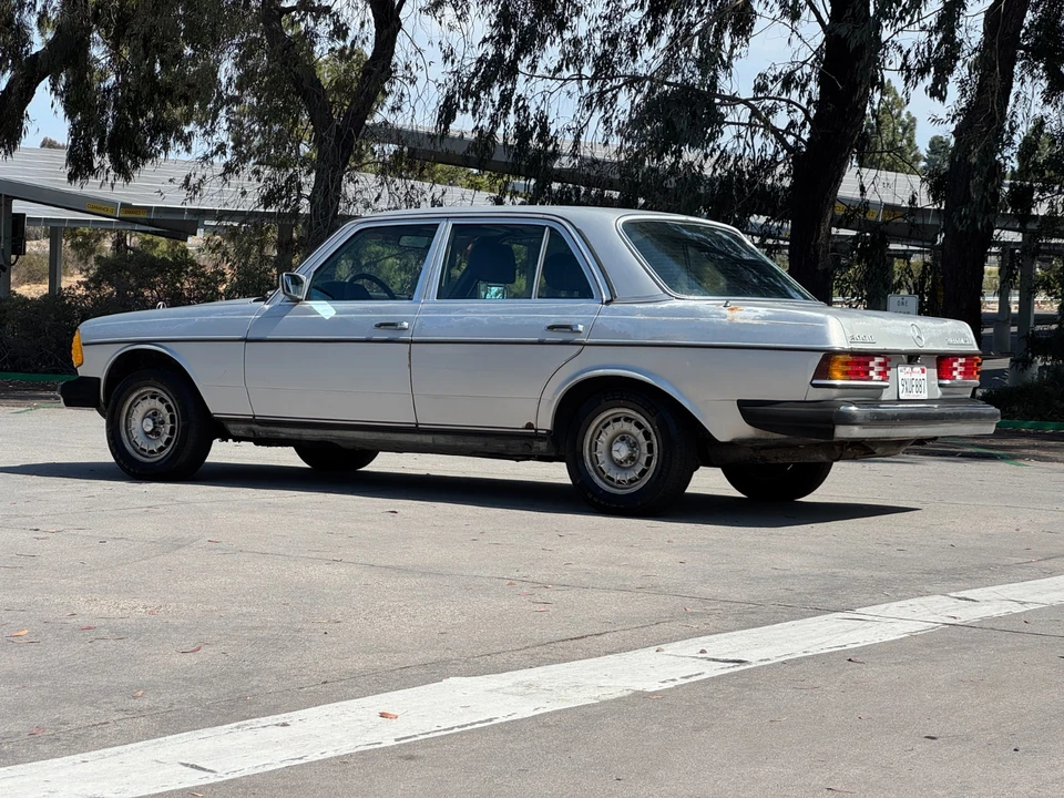 1983 Mercedes-Benz 190E - Image 17 of 31
